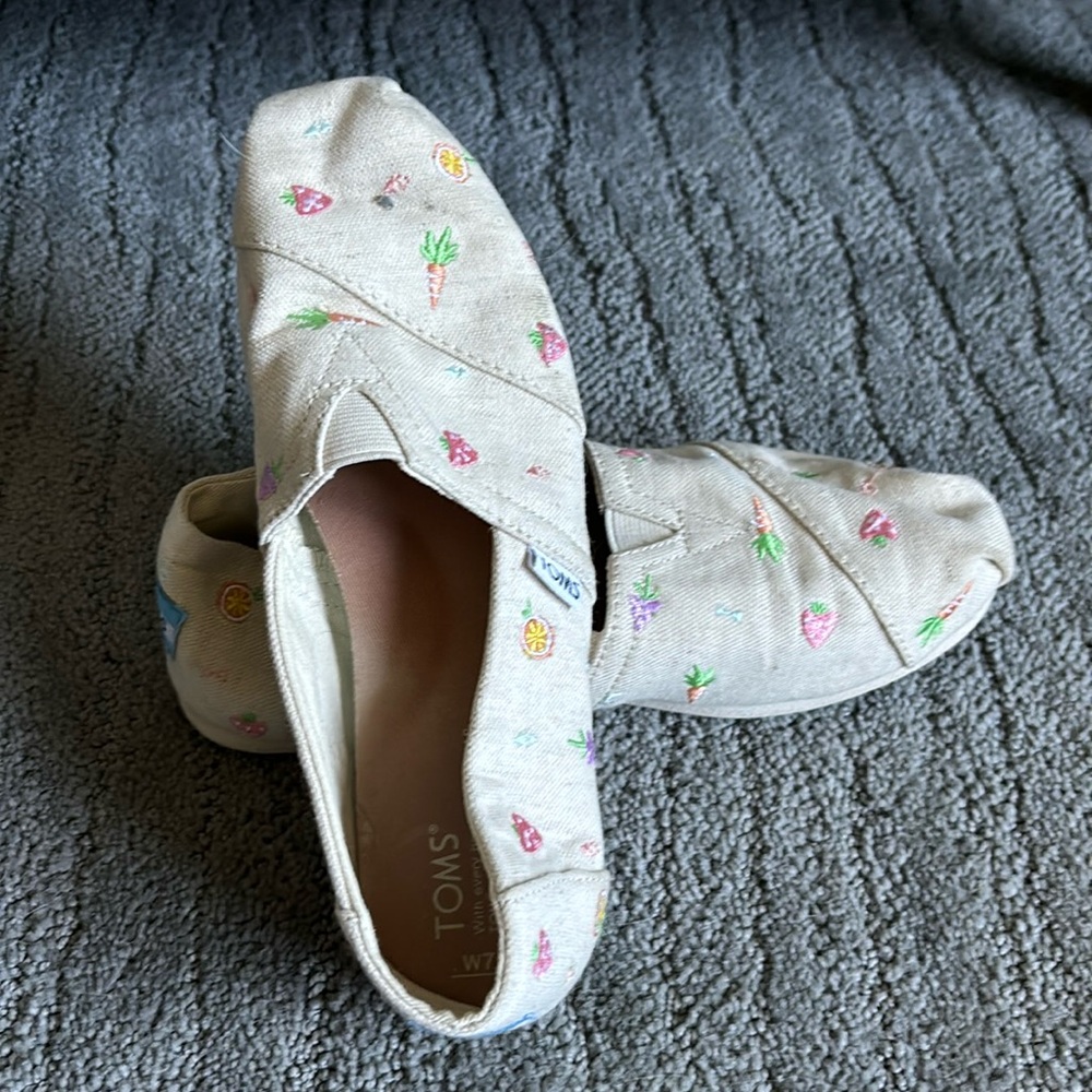Super cute Toms sneaks!